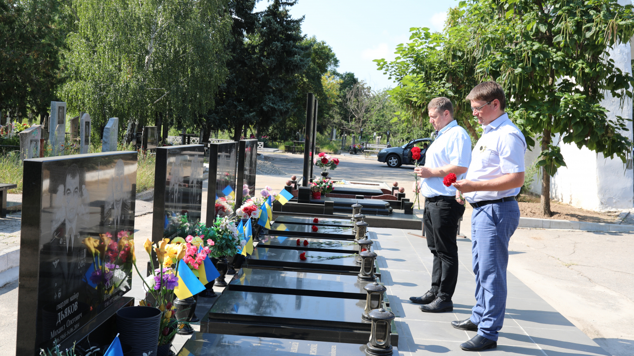 Представники влади віддали шану пам’яті загиблим героям