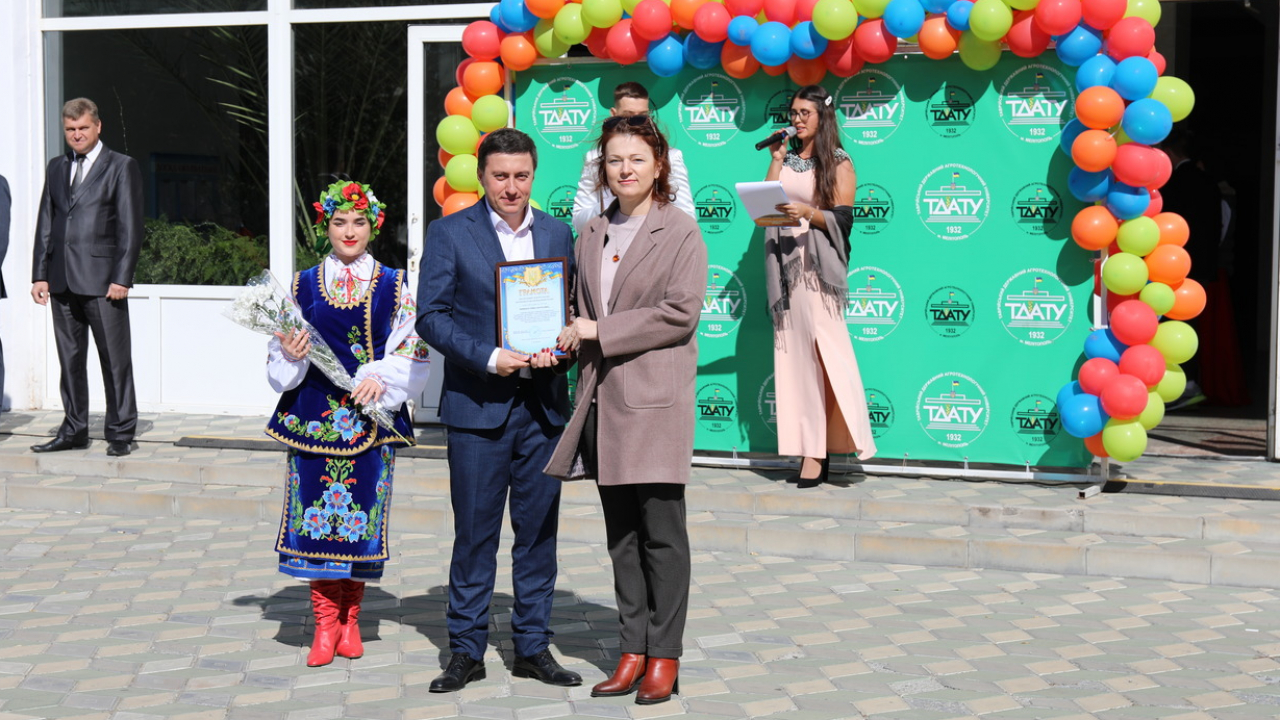 У Мелітополі відбулись урочистості до Дня працівників освіти 