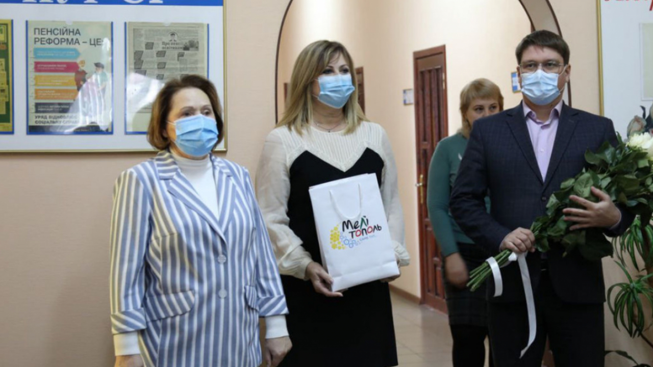 Колектив відділу сервісного центру управління обслуговування громадян ГУ ПФУ в Запорізькій області приймав вітання з професійним святом
