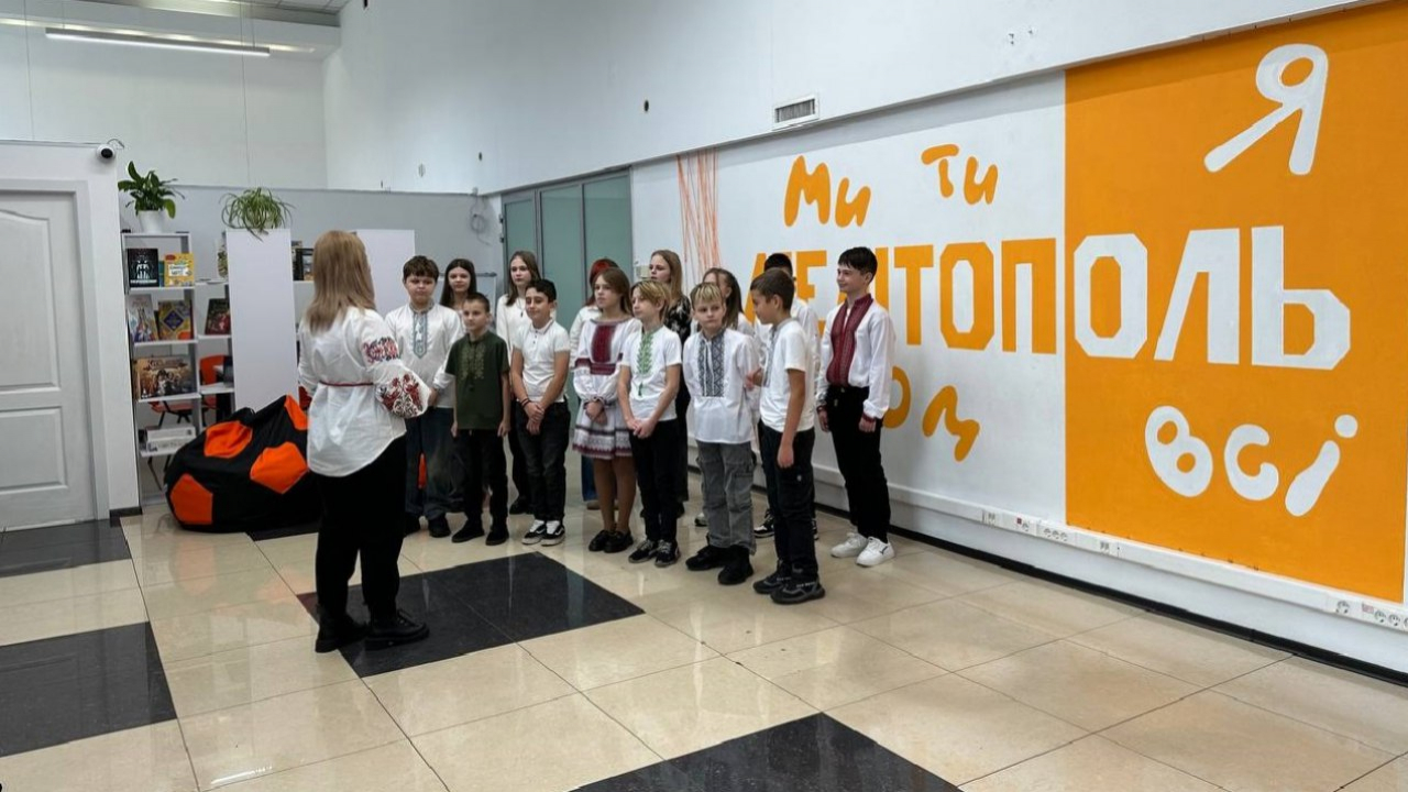 Для дітей переселенців з Мелітопольщини у Запоріжжі працює офлайн школа