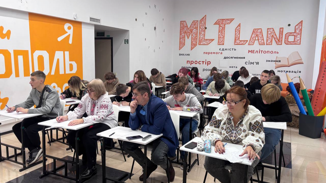 Єдині у слові: мелітопольська громада взяла участь у Радіодиктанті національної єдності