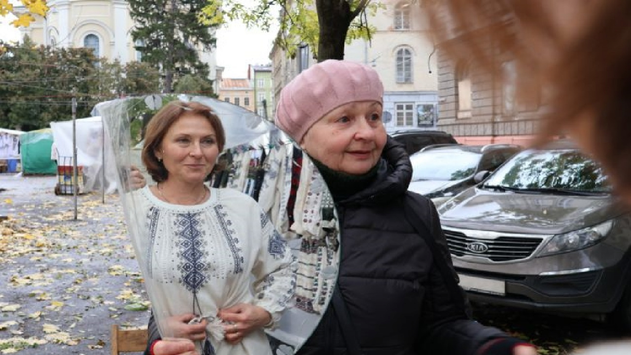 Безцінний хрестик. Як приазовська вишивка з Мелітополя опинилась на львівському ринку