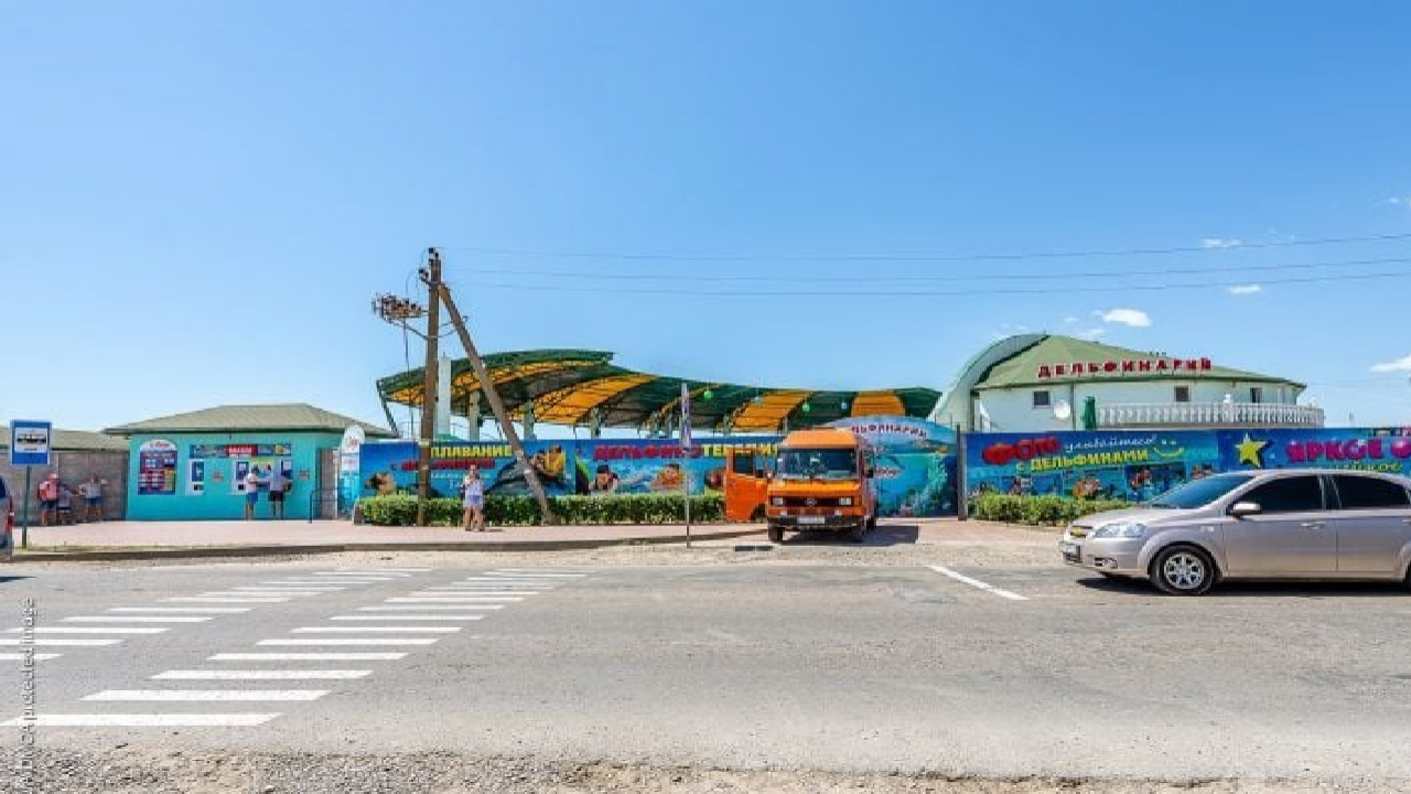 Дельфінарій «Оскар» у Кирилівці: як окупанти змінили назву і поставили свого директора