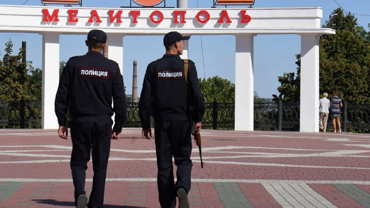 Мелітопольців можуть заарештувати за фотографування звичайних будинків &ndash; чого бояться окупанти