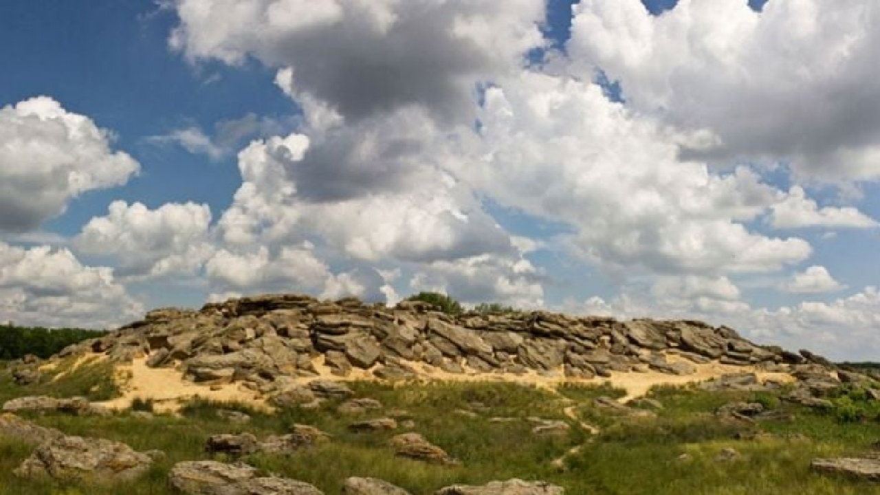 Стало відомо, які цінності окупанти викрали з музею &laquo;Кам'яна могила&raquo; під Мелітополем