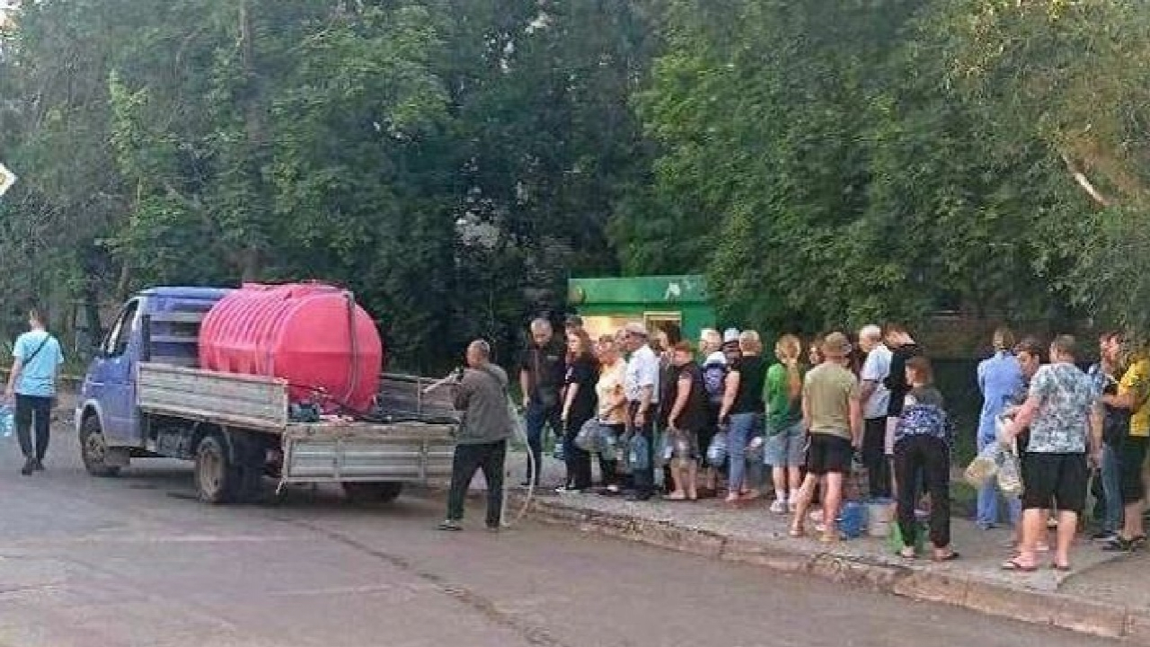 У Мелітополі комунальний колапс: окупанти почали підвозити воду в бочках