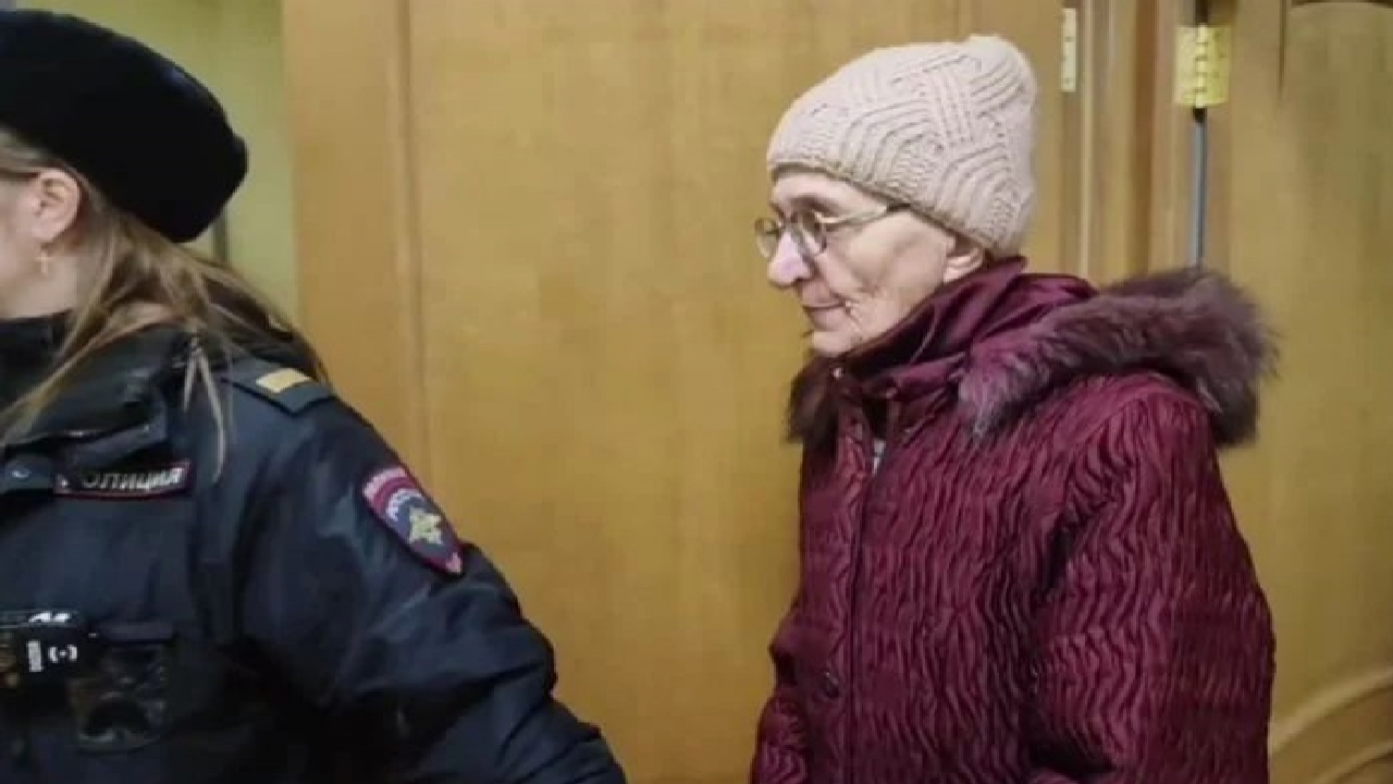 Тяжко хвору пенсіонерку судять за мізерний донат: суд у Москві подовжив термін ув’язнення 68-річної Галини Бехтер із Мелітополя