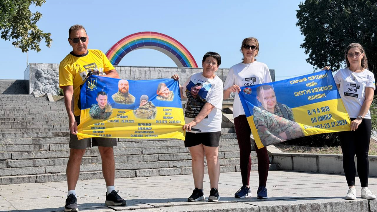 «Будучи тяжко пораненим, він врятував побратимів, а сам помер»: у Запоріжжі бігли за загиблих Героїв з Мелітопольщини (фото, відео)